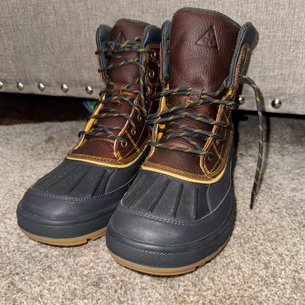 Nike ACG Woodside II NWOB